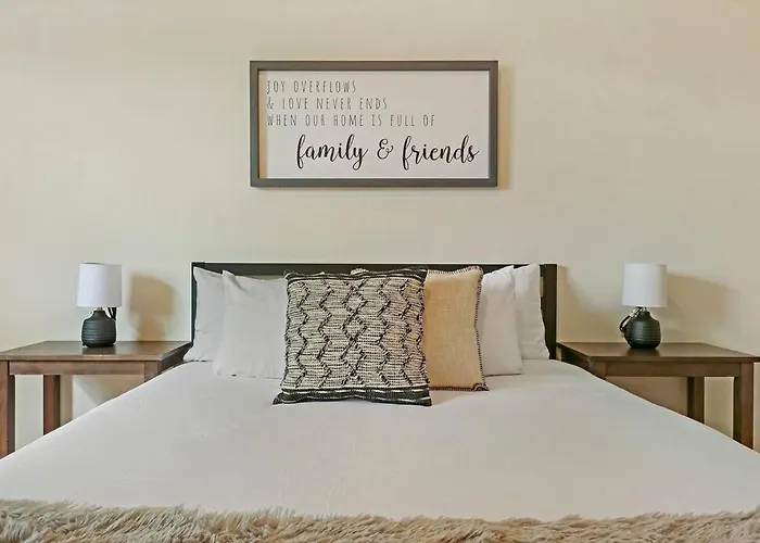 2br Alluring With Laundry - Cullom D3 Apartment *