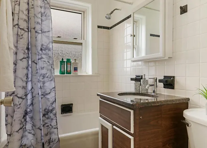 2br Alluring With Laundry - Cullom D3 Chicago