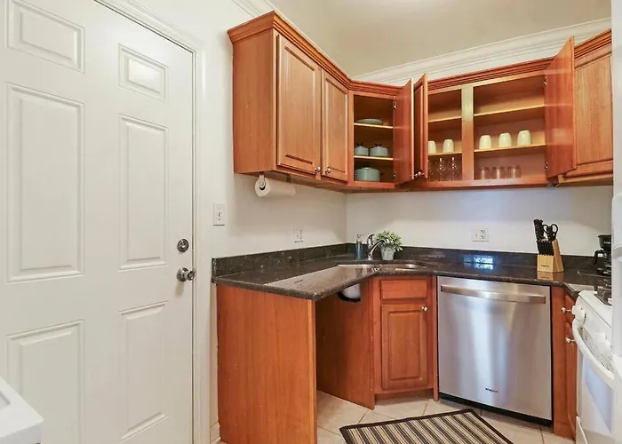 Apartment 2br Alluring With Laundry - Cullom D3 *