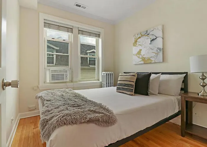2br Alluring With Laundry - Cullom D3 * Chicago