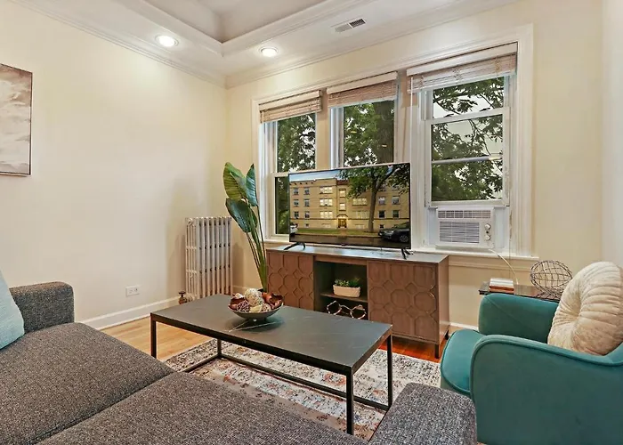 2br Alluring With Laundry - Cullom D3 Apartment